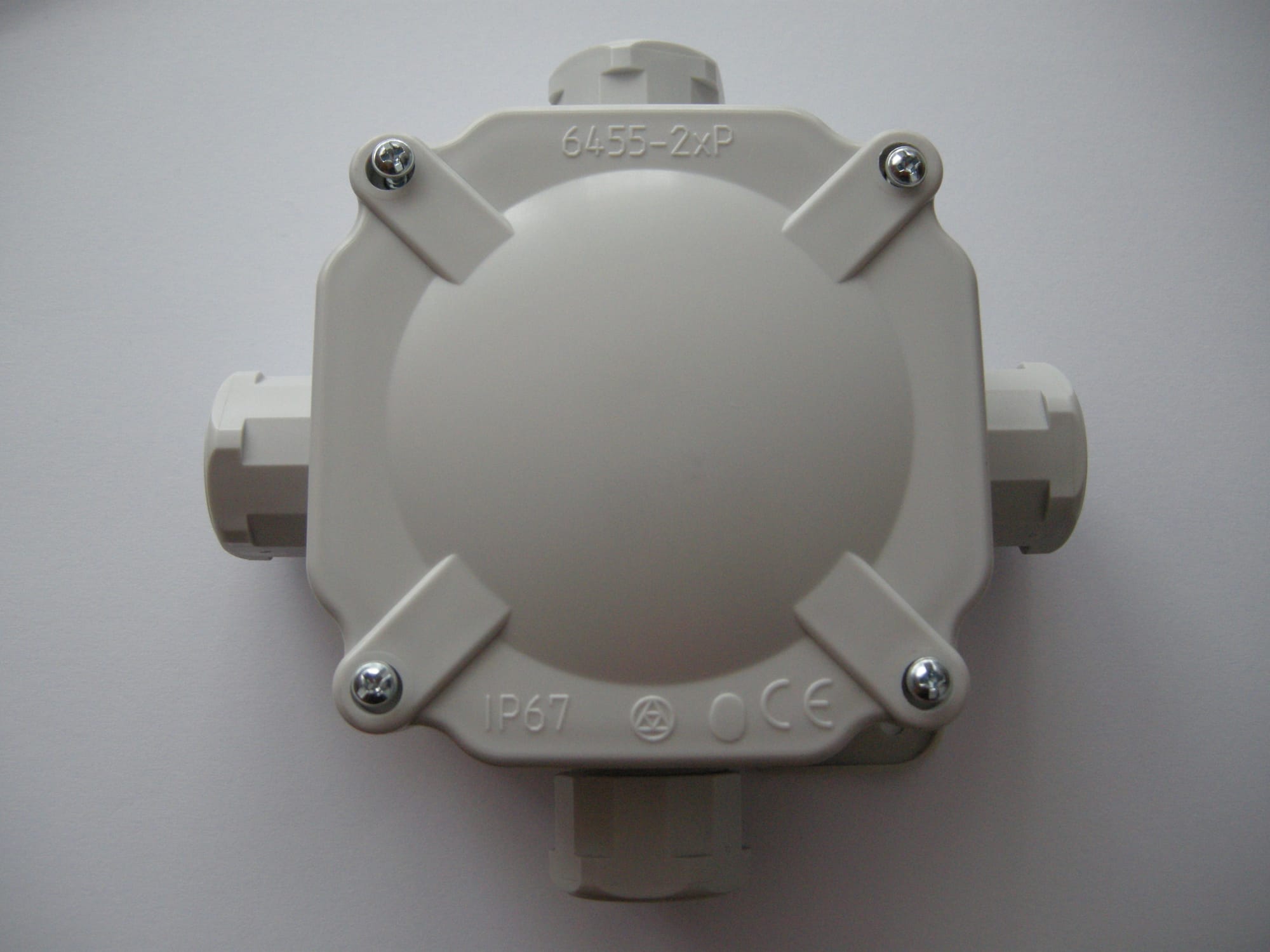White IP67-rated hermetic surface-mount junction box with gasket-sealed lid.